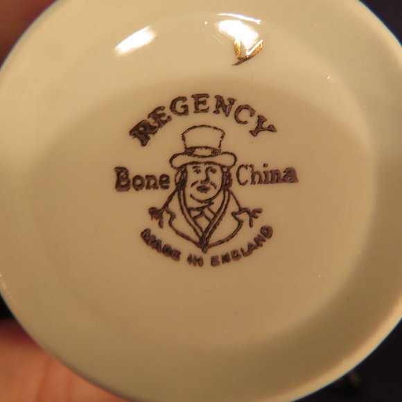 Vintage REGENCY Bone China Teacup & Saucer Purple Rose (115C) - Picture 5 of 5